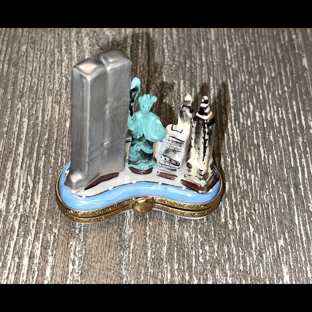 New York City Landmarks Twin Towers Limoges Box (Retired)